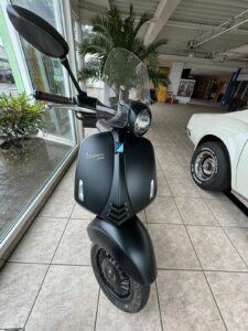 Vespa 946 Armani